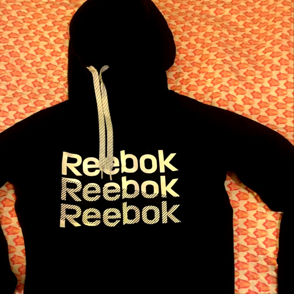 REEBOK BLACK HOODIE SIZE SMALL
